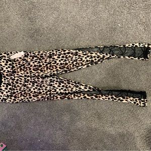 NWT VICTORIAS SECRET INCREDIBLE ESSENTIAL LEGGING LEOPARD SIZE 10